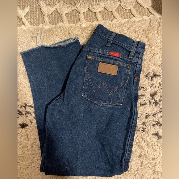 vintage Wrangler high-waisted, cropped, wide leg jeans - size 27/28 - Picture 1 of 4